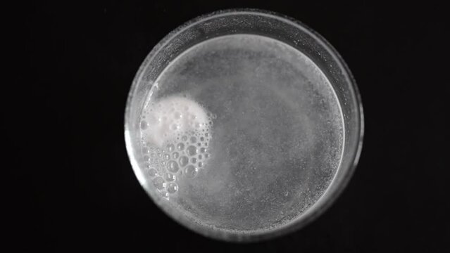 bubbles come out of the water in the glass