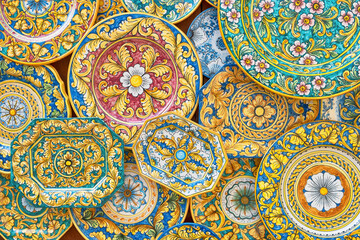 Colourful painted ceramic plates with floral patterns, typical for Sicily. - 616239918