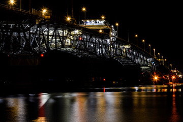 The George P. Coleman Bridge After Dark - obrazy, fototapety, plakaty