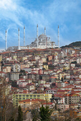 Fototapeta premium high angle view of Camlica Mosque in istanbul 