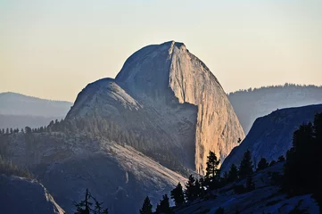Papier Peint photo autocollant Half Dome Half Dome in Yosemite viewed from the north at dusk