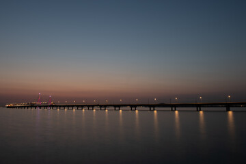 Fototapeta na wymiar bridge and sunset over the sea 