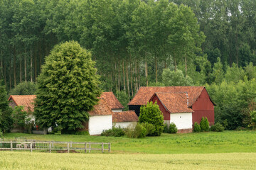 Bâtiments anciens d'une ferme de la Vallée de l'Authie, à Boufflers