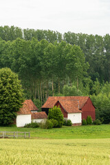 Bâtiments anciens d'une ferme de la Vallée de l'Authie, à Boufflers