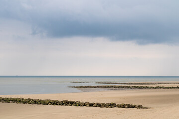 La plage de Berck-plage sous un ciel couvert