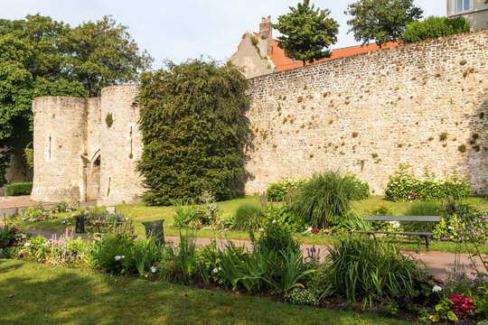 La porte Gayolle sur les remparts de Boulogne-sur-Mer
