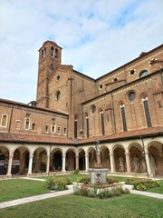 Fototapeta na wymiar Chiostro, Chiesa di San Lorenzo, Vicenza, Veneto, Italia