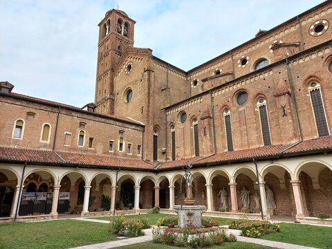 Chiostro, Chiesa di San Lorenzo, Vicenza, Veneto, Italia