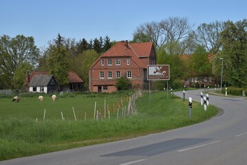 Markierung an der ehemaligen DDR-Grenze in Amt Neuhaus (Niedersachsen)