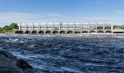 Fototapeta premium Barrage hydroélectrique de la rivière des Prairies