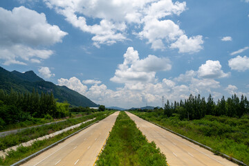 road to the mountains