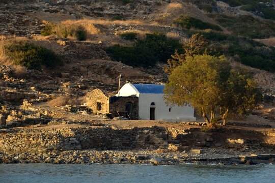 Capilla de Agios Nikolaos en la isla de Nisida Agios Nikolaos junto a Creta, Grecia
