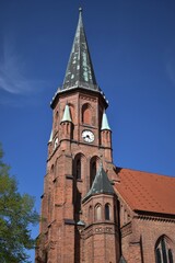Fototapeta na wymiar Turm der Johanniskirche in Dömitz an der Elb