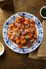 Pasta with smoked ham and cheese