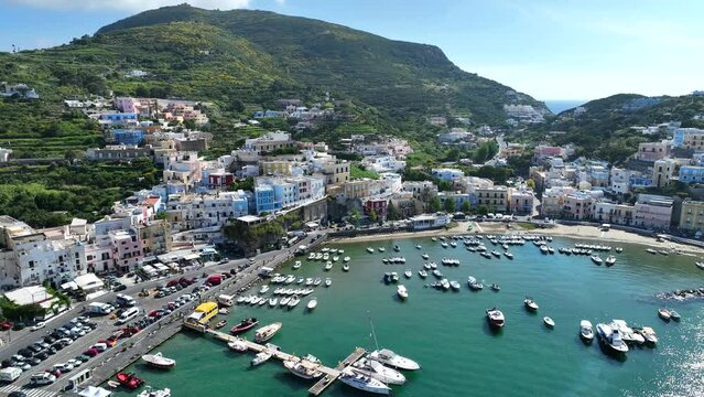 isola di Ponza, Lazio, Italia, Meditterraneo.
Vista Aerea con drone dell'isola pi&ugrave; bella d'Italia.