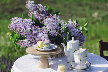 bouquet of lilacs in a vase and cakes