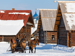 Three horses in winter Suzdal - obrazy, fototapety, plakaty