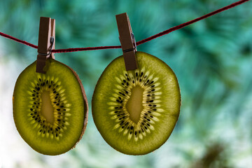 Kiwi slices