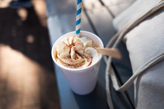 Eiskaffe im Sommer am Tag
