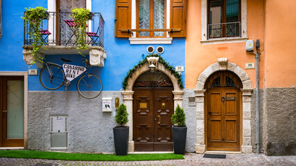 Fototapeta na wymiar Impressionen Bauwerke am Gardasee in Italien