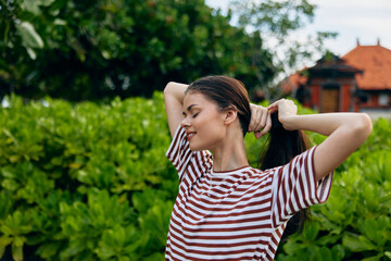 Fototapeta premium walk woman beautiful park freedom summer smiling nature bali t-shirt lifestyle