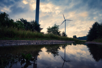 Windkraft - Anlage - Wolken - Wind - Windenergie - Power - Energy - Turbines - Green - Clouds -...