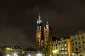 Kraków nocą kościół Mariacki 