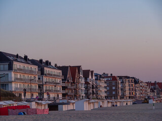 Sonnenuntergang in De Haan an der belgischen Nordsee
