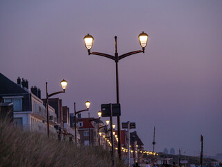 Sommerabend an der belgischen Nordseeküste in De Haan