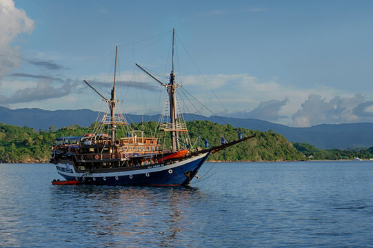 A boat cruise through the water of flores.
