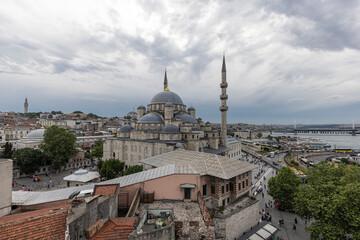 Fototapeta na wymiar Istanbul, Turkey, 20 June 2023; Eminonu New Mosque. A eminonu New Valide Sultan Mosque in istanbul. A building with a minaret on it.