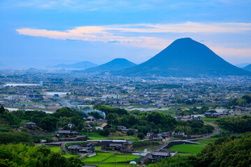 香川県讃岐富士と周辺の街並み