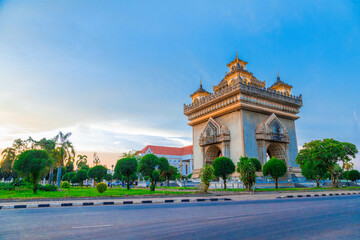 Fototapeta premium Patuxay a tall tower sunset with street in Laos