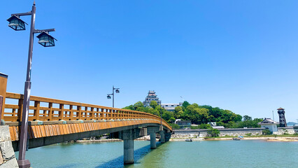 城内橋側から見る唐津城
