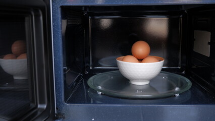it's dangerous to cook shelled eggs in the microwave, eggs explode in the microwave