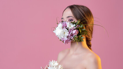 Obraz na płótnie Canvas Fashionable concept face mask, fresh and lively, floral fragrance.