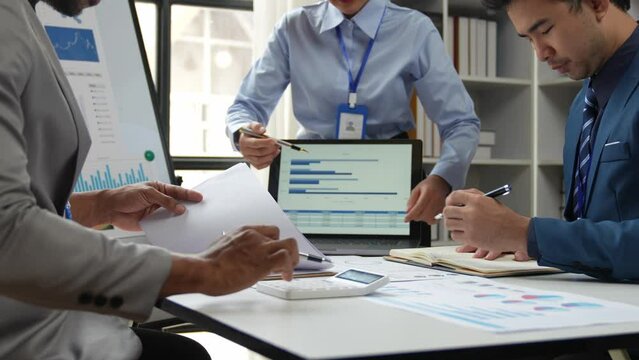 Asian entrepreneurs and businessmen meet in the office for business planning and financial budgets and assess investment risks To analyze customer groups to increase the growth of the company.