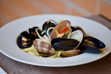 plate of spaghetti with mussels