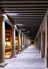 Edificio porticado en plaza de Zocodover Toledo, España