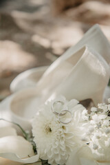 calzado, moda, boda, blanco y negro, mujer, negro, metal, estilo, novia, detalles, boda, casamiento, matrimonio, flores, pendientes, anillos