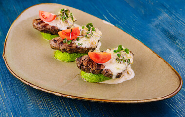 veal on zucchini with mushroom sauce