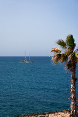 Widok z brzegu na Morze Śródziemne.