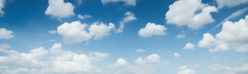 Obraz na płótnie Canvas 美しい快晴の青空に浮かぶ雲のパノラマ写真