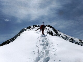 April hike on the ridges around Estanys de la Pera in the Pyrenees (Cerdanya). Due to the dime of the year we found both snow and summer conditions.