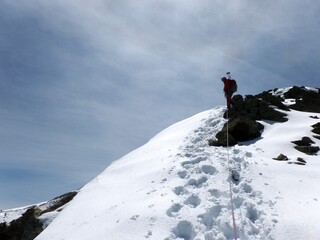 April hike on the ridges around Estanys de la Pera in the Pyrenees (Cerdanya). Due to the dime of the year we found both snow and summer conditions.