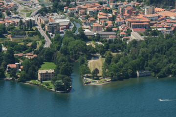 Fototapeta na wymiar La foce del torrente Breggia nel Lago di Como a Cernobbio.