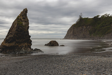 Obraz premium Beautiful Coastal Beaches of Washington’s Olympic Peninsula. Beautiful Sea Stacks of Ruby Beach on the Olympic Peninsula Washington State. 
