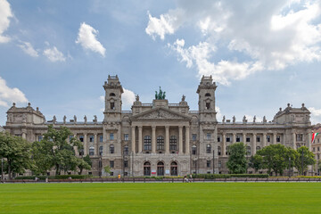 Fototapeta premium Hungarian Parliament Building in Budapest
