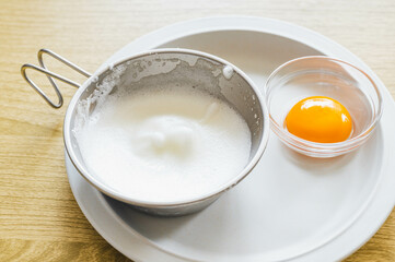 メレンゲと卵の黄身