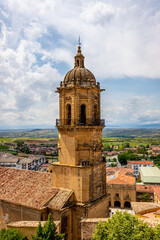 Fototapeta na wymiar View over church in Labastida, Spain